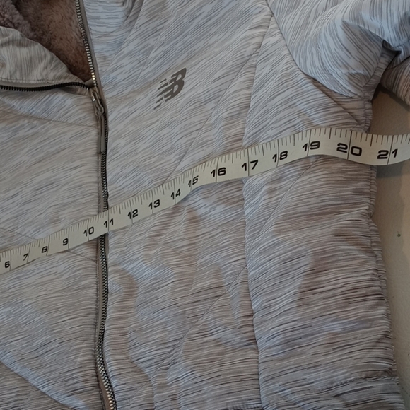 New Balance medium coat excellent condition - Picture 13 of 14